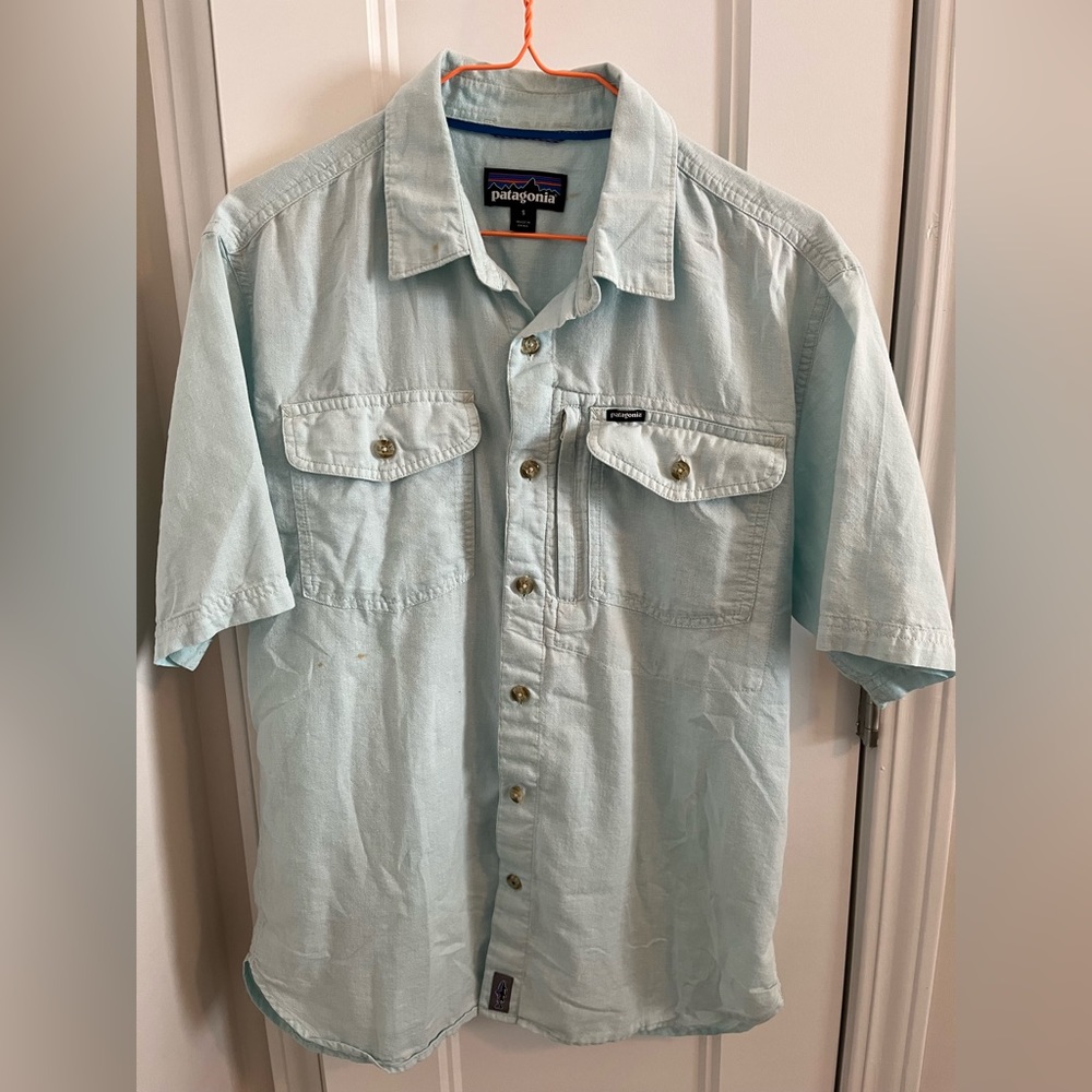 Patagonia men’s short sleeve button up.